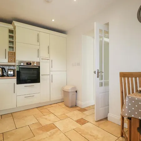 Glen Apartment